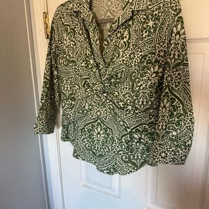 Ann Taylor Green Patterned Women's Top size small